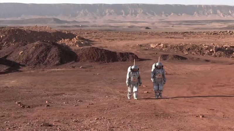 V kráteru izraelské pouště simulují pobyt lidí na Marsu
